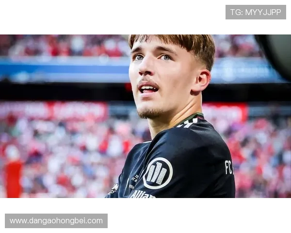 17岁卡尔社交媒体晒滑跪庆祝照德甲官方称联赛首球意义非凡